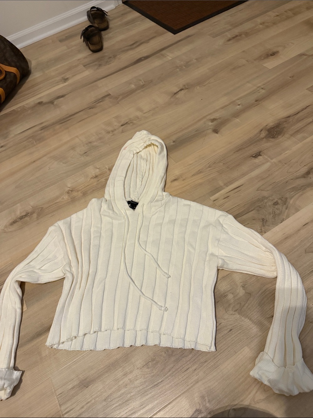 size medium white cropped sweater w hood
